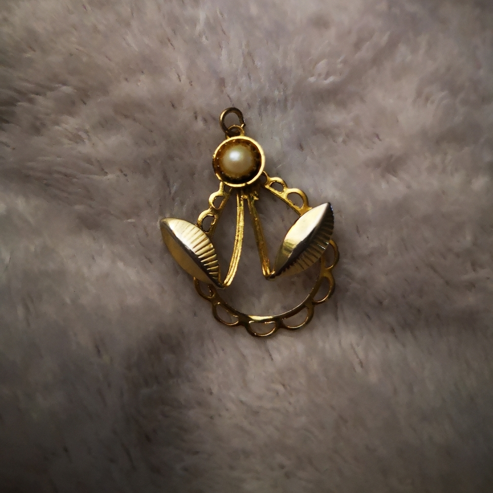 Real pearl pendant